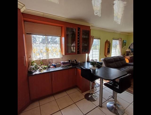 3 BEDROOM HOUSE FOR SALE IN BUYSCELIA